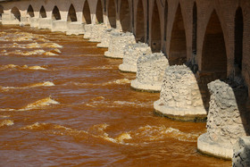 سرخ شدن آب زاینده رود‎