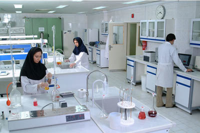 دوره‌های ایمنی و بهداشت کار در آزمایشگاه‌های دانشگاه امیرکبیر برگزار می‌شود