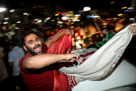 شادی مردم پس از صعود تیم ملی فوتبال به جام جهانی - تهران