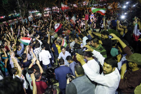 شادی مردم پس از صعود تیم ملی فوتبال به جام جهانی - شیراز