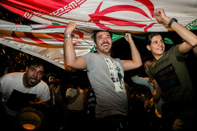 شادی مردم پس از صعود تیم ملی فوتبال به جام جهانی - مشهد