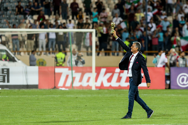جشن صعود به جام جهانی روسیه در پایان بازی ایران و ازبکستان 