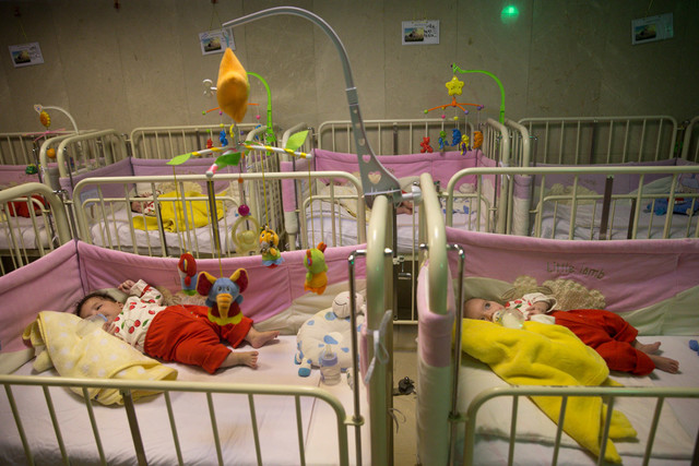 راهاندازی سامانه «فرزندخواندگی»/ واگذاری فرزند به متقاضیان سه ماه زمان می برد مراسم افطار در شیرخوارگاه آمنه