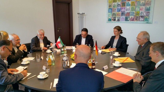 ظریف با  وزیر دارایی آلمان دیدار کرد