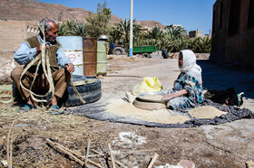 فضل‌الله و همسرش از اهالی روستای گرمه هستند، با کارهای مختلفی نظیر حصیربافی گذران زندگی می‌کنند.
