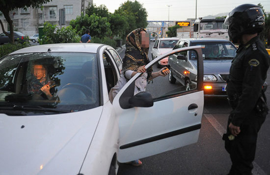 بی‌حجابی برخی‌ها در خودروهای یاسوج به بهانه حریم خصوصی