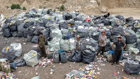 دفن غیر قانونی زباله در استان مازندران-افغانستاني ها با حقوق ماهيانه بسيار پايين زباله ها را تفكيك مي كنند.