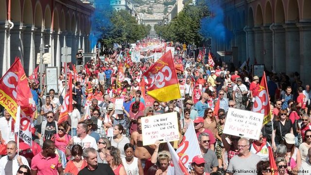 اعتراضات چندهزار نفری در پاریس بر سر اصلاحات قانون کار