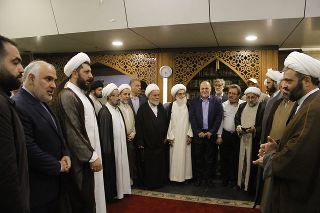ادای احترام آیتالله نوری همدانی به شهدای مقاومت لبنان آیت الله نوری همدانی