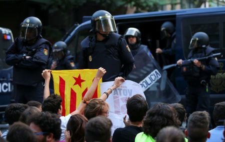 واکنش رهبر منطقه‌ای کاتالونیا به حمله پلیس اسپانیا به دفاتر دولتی این منطقه