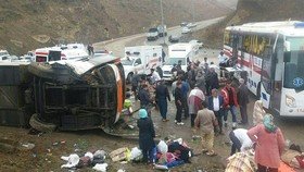 انتقال ۲۰ مصدوم حادثه واژگونی اتوبوس در گردنه حیران به بیمارستان اردبیل