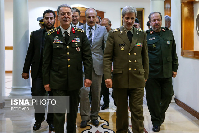دیدار ژنرال خلوصی، رییس ستاد کل ارتش ترکیه رئیس ستاد مشترک ارتش ترکیه با امیر سرتیپ حاتمی،وزیر دفاع ایران 