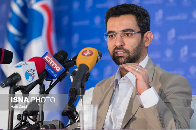 سخنرانی آذری جهرمی وزیر ارتباطات و فناوری اطلاعات در نمایشگاه مطبوعات