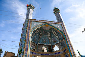 آثار تخریبی زلزله غرب کشور بر دیواره مسجدی در سرپل ذهاب