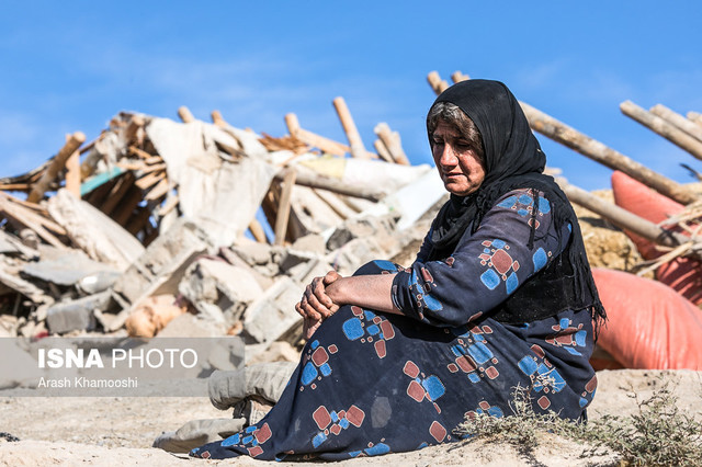 عملیات امداد رو به اتمام است/حضور سگهای تجسس در مناطق زلزلهزده/افزایش تعداد مصدومان به۷۴۶۰ تن خسارات زلزله غرب کشور در روستای '' عباس اولیا ''