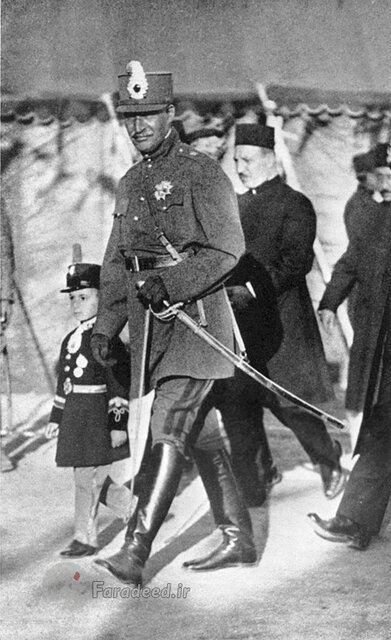 تاج پادشاهی بر سر سردار سپاه