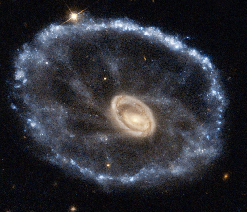 "کهکشانها" نگینهای انگشتری کیهان