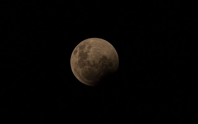 تصاویر ثبت شده از ماهگرفتگی از دل زمین تا اعماق فضا