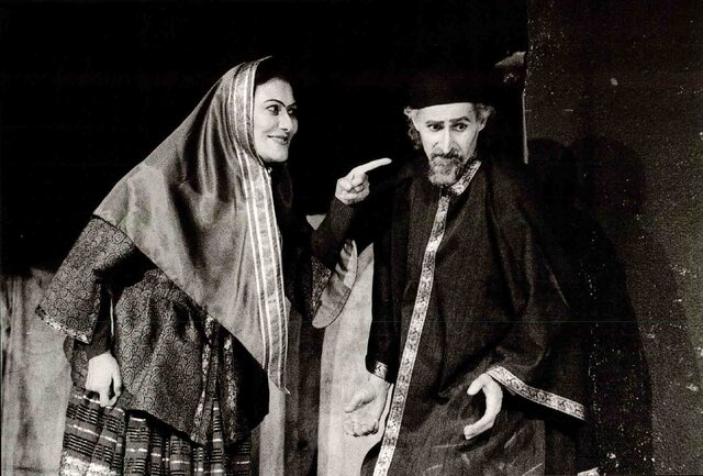 هم افسانه بایگان آمد و هم شازده احتجاب