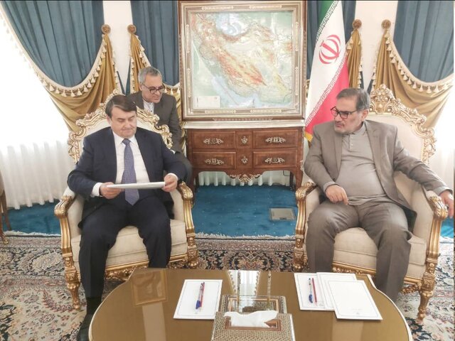 شمخانی: پایان دادن به سلطه دلار در مبادلات اقتصادی و تجاری شتاب گرفته است شمخانی: پایان دادن به سلطه دلار در مبادلات اقتصادی و تجاری شتاب گرفته است