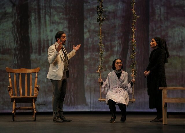 صحنهای برای «مگس»، «گربه نره و روباه مکار« و «افسانه ببر»