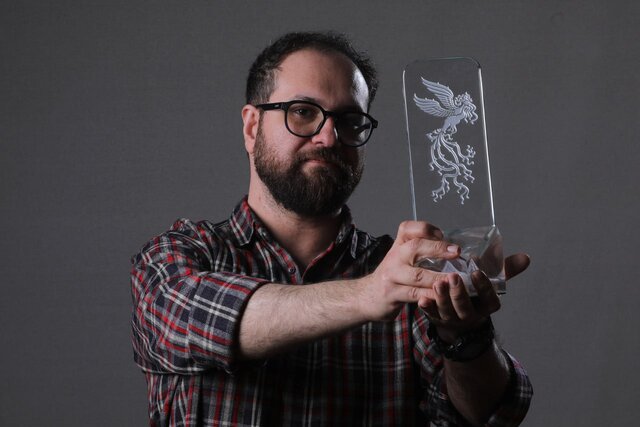 ویدیو/ «یک وجب خاک» سیمرغ گرفت، فیلمی برای زنان دهه ۶۰ ویدیو/ «یک وجب خاک» سیمرغ گرفت، فیلمی برای زنان دهه ۶۰