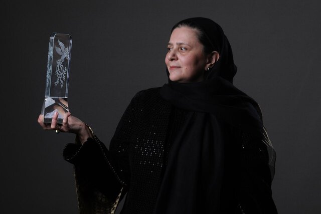 ویدیو/ سیمرغ بهترین طراحی لباس برای «موسی کلیمالله» و تجربه کار با ابراهیم حاتمیکیا ویدیو/ سیمرغ بهترین طراحی لباس برای «موسی کلیمالله» و تجربه کار با ابراهیم حاتمیکیا