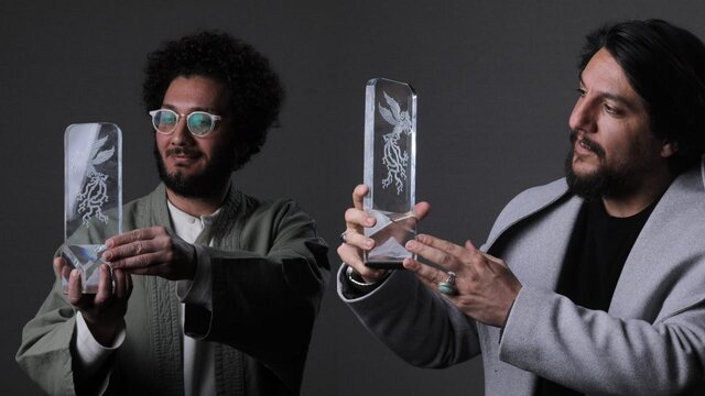 ویدیو/ «گوزنهای اتوبان» سیمرغ گرفت؛ از چالش موتورسواری تا دکوپاژ پیچیده ویدیو/ «گوزنهای اتوبان» سیمرغ گرفت؛ از چالش موتورسواری تا دکوپاژ پیچیده