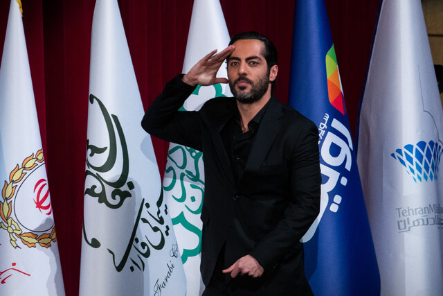 ویدیو/ دیپلم افتخار «اتوبان گوزنها» به نوید پورفرج رسید ویدیو/ دیپلم افتخار «اتوبان گوزنها» به نوید پورفرج رسید