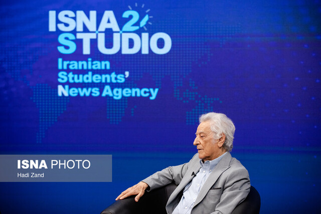 فقط ۳ سال از رادیو کوچکتر است!/ در نوجوانی سلبریتی شد