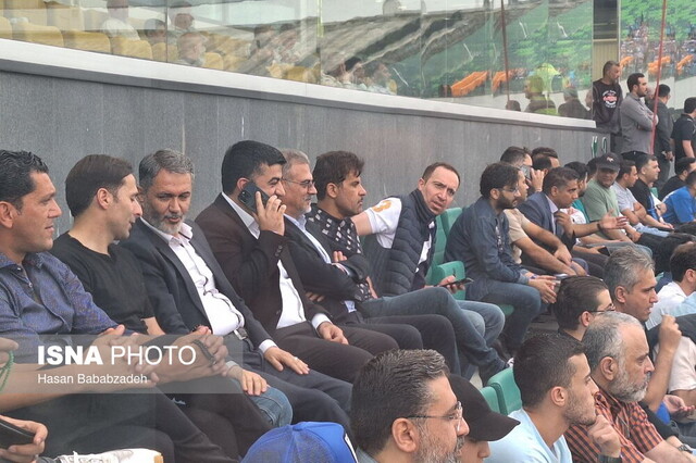 گرفتاری نظری جویباری در حلقه هواداران معترض استقلال گرفتاری نظری جویباری در حلقه هواداران معترض استقلال