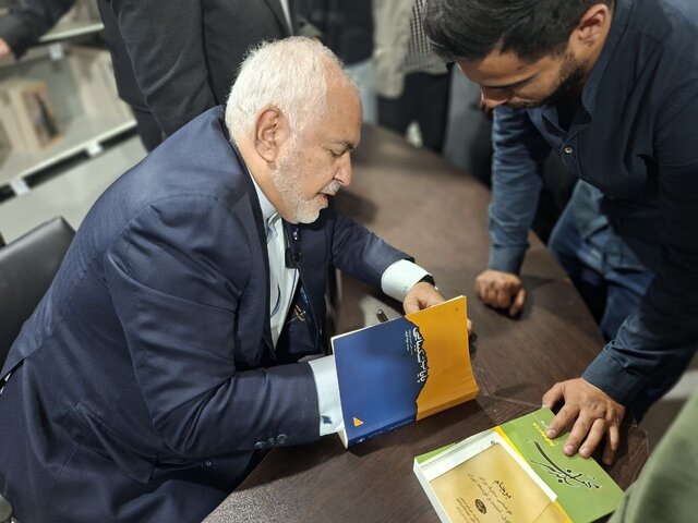 میزبانی نمایشگاه کتاب از ظریف و جلیلی