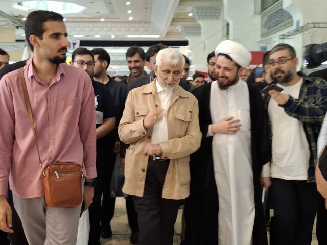 میزبانی نمایشگاه کتاب از ظریف و جلیلی