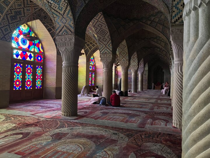 چه بلایی سر فرشهای مسجد نصیرالملک میآید؟