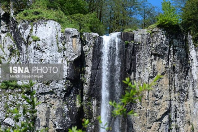 آبشار لاتون؛ شاهکاری از خلقت در آستارا