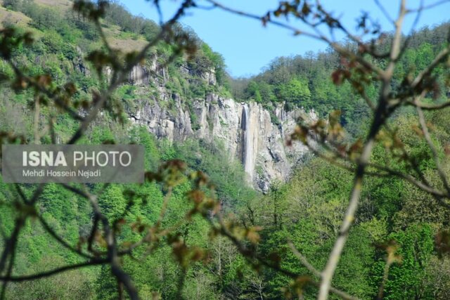 آبشار لاتون؛ شاهکاری از خلقت در آستارا