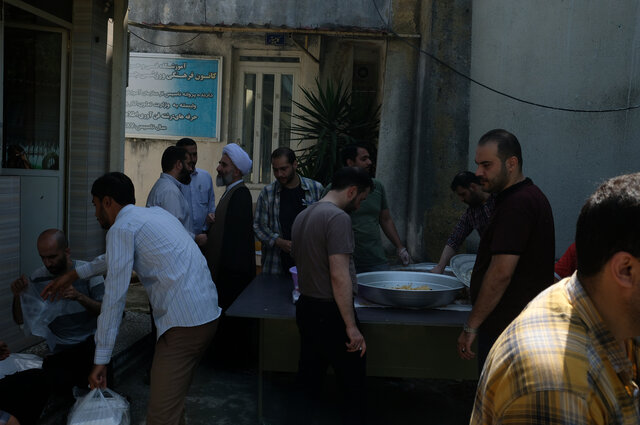طبخ و توزیع ۲۲۰۰ پرس غذا به مناسبت عید غدیر - رشت