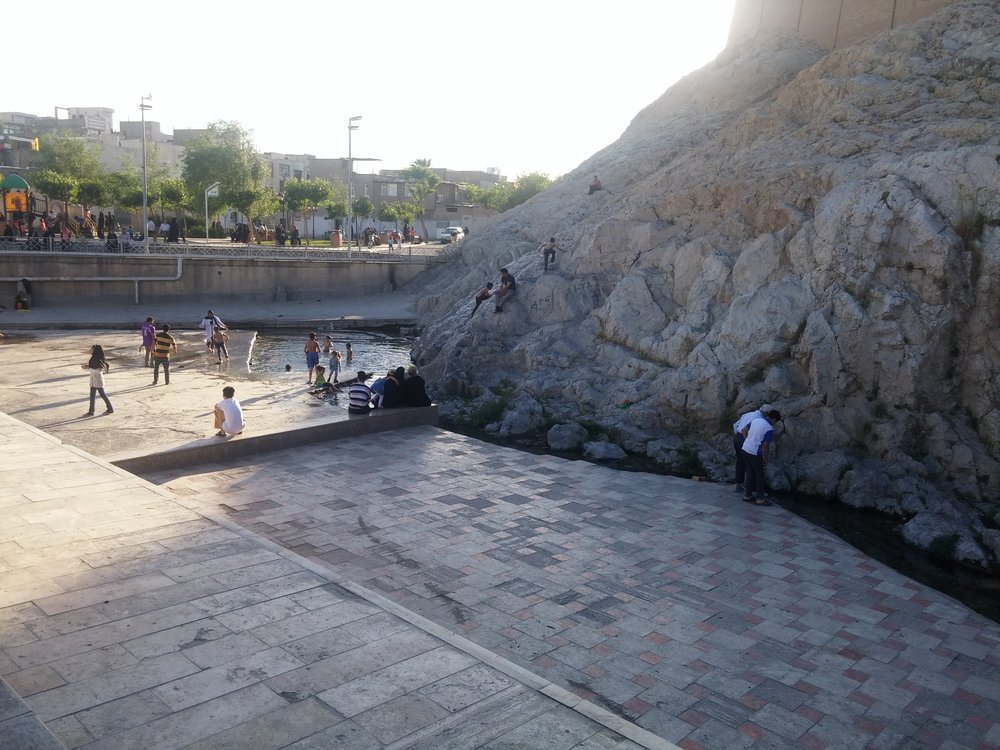 چشمه‌علی شهرری
بازی کودکان در آب چشمه‌علی