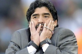 مارادونا: مسی باید در تیم ملی آرژانتین بماند