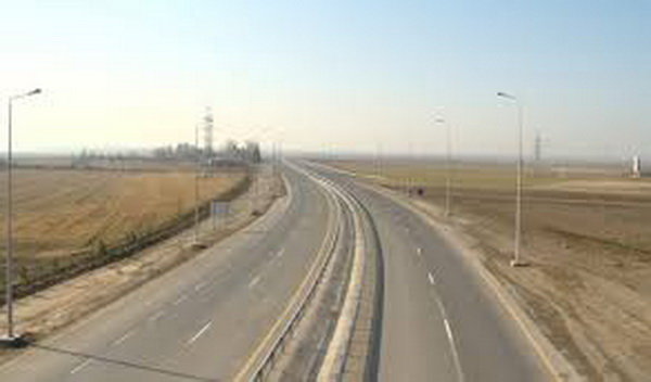 عکس تزئینی است نیمهکاره ماندن کنارگذر بردسکن ۱۵ ساله شد