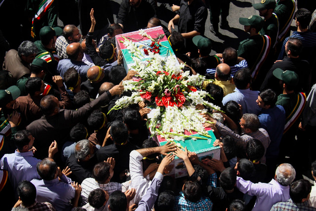 پیکر شهید مدافع حرم فاطمی در حرم رضوی تشییع شد پیکر شهید مدافع حرم فاطمی در حرم رضوی تشییع شد