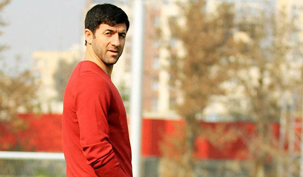 کریم باقری ۲ سال دیگر با پرسپولیس تمدید کرد کریم باقری
