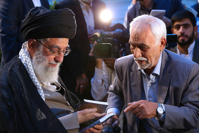 حاشیه دیدار رمضانی شاعران با رهبر معظم انقلاب اسلامی