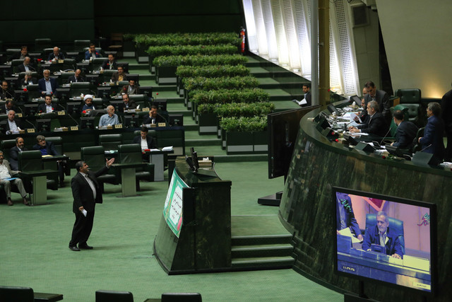 موافقت مجلس با یک فوریت طرح شفافیت دریافتی مدیران و استرداد دریافتیهای مازاد موافقت مجلس با یک فوریت طرح شفافیت دریافتی مدیران و استرداد دریافتیهای مازاد
