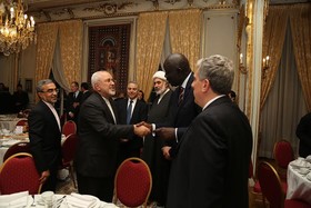 ظریف: ما باید اتحاد دنیای اسلام را به غرب نشان دهیم