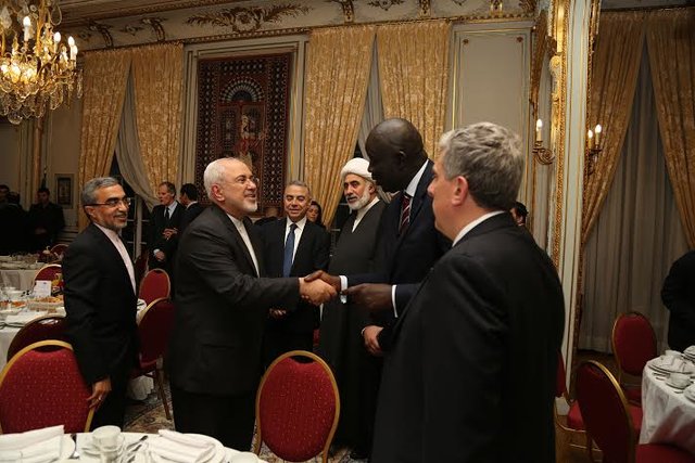 ظریف: ما باید اتحاد دنیای اسلام را به غرب نشان دهیم