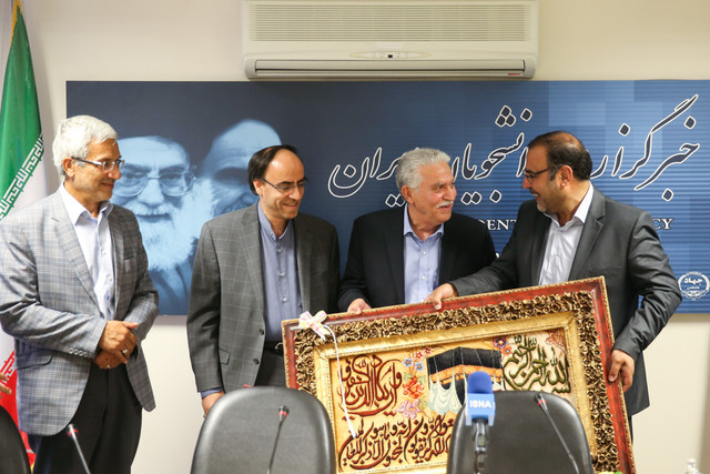 تقدیر از "آقای کنکور" در ایسنا تقدیر از "آقای کنکور" در ایسنا
