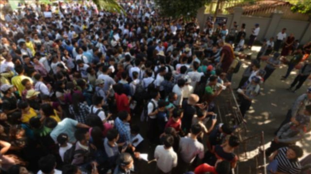 کشته شدن دستکم 12 تن در درگیری پلیس میانمار با مسلمانان روهینجا کشته شدن دستکم 12 تن در درگیری پلیس میانمار با مسلمانان روهینجا