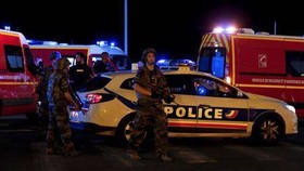 وضعیت اضطراری در فرانسه سه ماه دیگر تمدید شد/ حملات فرانسه در عراق و سوریه تشدید می‌شود