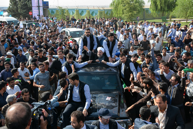 تقدیر دفتر رییس جمهوری از استقبال پرشور مردم استان مرکزی از کاروان دولت